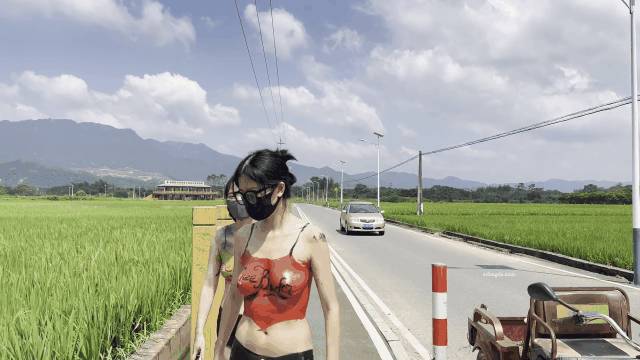 剧情天花板露出狂人御姐cikaimoon付费现代皇帝新装大白天赤裸裸走路路人表情亮了2v[2V 7103 MB] [BT]