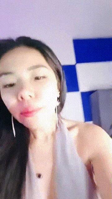 剧情颜值骚少妇猫九一个有性瘾的女人大尺度掰逼给狼友打飞机自慰潮喷喷到天花板绝对精彩[2V 8614 MB] [BT]