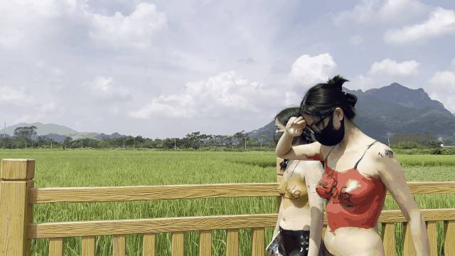 剧情天花板露出狂人御姐cikaimoon付费现代皇帝新装大白天赤裸裸走路路人表情亮了2v[2V 7103 MB] [BT]