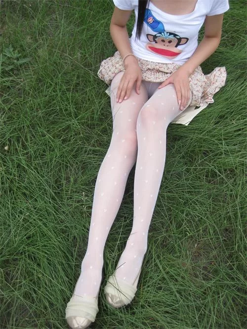 在校学生倩倩妹妹外景肉丝短裙 [210P-615M百度网盘] [210p-615m]