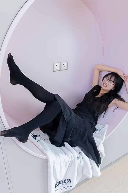 袜啵啵-奶油-平底鞋厚黑丝美腿[140P-1V-1.3G百度网盘] [140p1v-1.3GB]