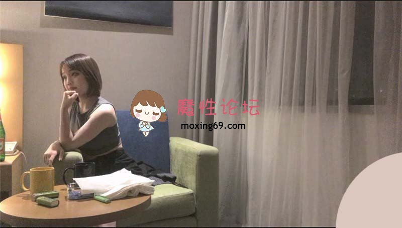 国产自拍秀人网 顶级颜值模特女神『蛋蛋宝』绿色汉服 自慰福利，顶级白富美魔鬼身材