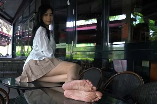 [MussGirl慕丝女郎]露琪户外超短裙裸足[1V 413M 百度网盘] [1v-413m]