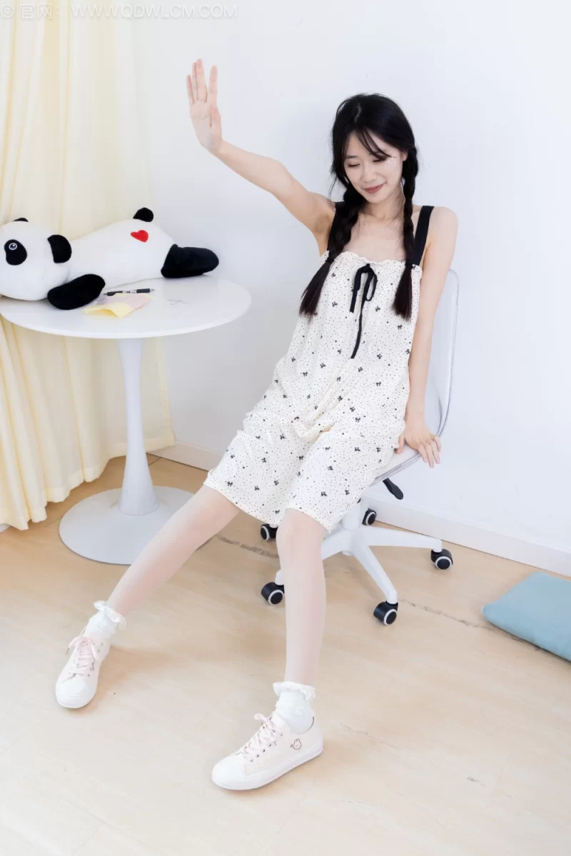 物恋传媒 No.2520 菜菜-帆布鞋、白棉袜、薄肉丝、睡裙 [240P1V-5.14GB] [240p1v-5.14g]