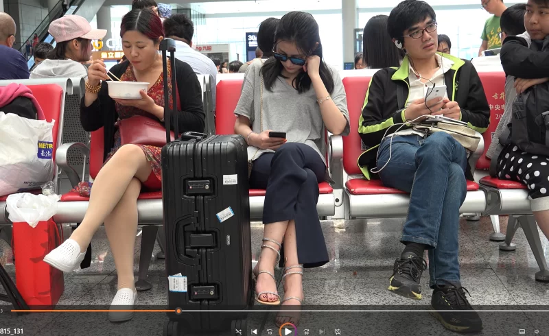 街拍玉足第26部  高铁站极品墨镜美女秀脚 [1V-5.71GB]