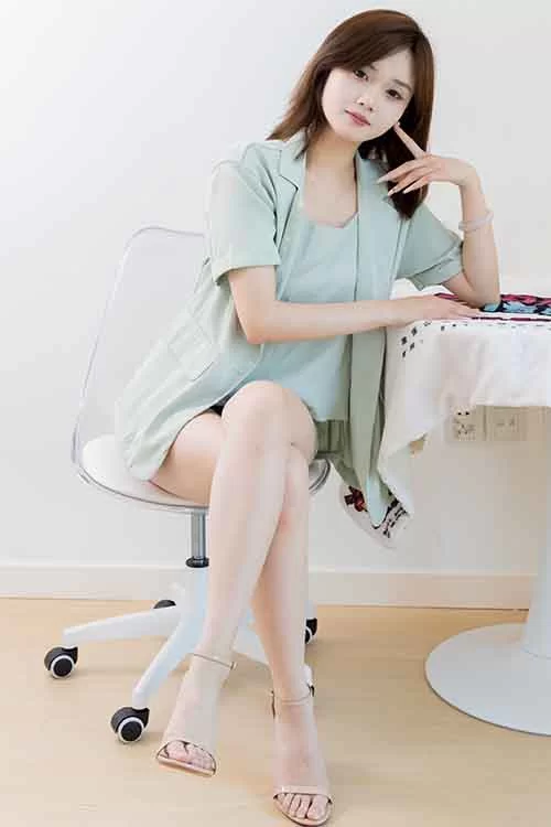 物恋传媒-橙子-三双高跟鞋、性感薄肉丝裸足 [1v-1.2GB]