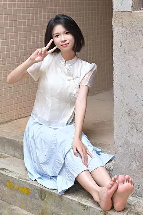 凝思摄影-小睿-长裙平底鞋短白袜裸足[130P1V-1.7G百度网盘] [130p1v-1.7GB]