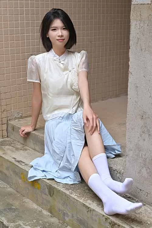 凝思摄影-小睿-长裙平底鞋短白袜裸足[130P1V-1.7G百度网盘] [130p1v-1.7GB]
