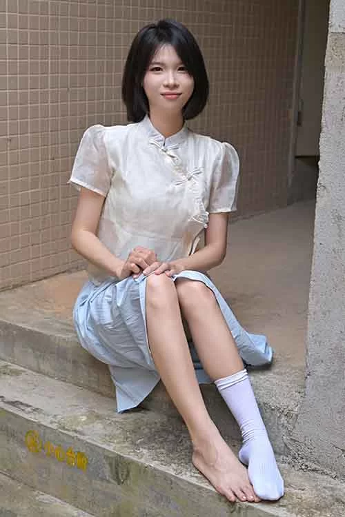 凝思摄影-小睿-长裙平底鞋短白袜裸足[130P1V-1.7G百度网盘] [130p1v-1.7GB]