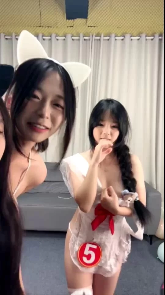 综艺国产裸舞直播M8女团最新集体裸舞 [2V-2GB]