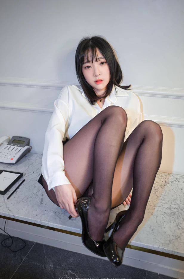 art姜仁卿_黑丝翘臀职业装 [73P] [73P-500m]