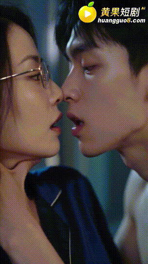 AI[夸克]AI短剧《网调我的冰山妈妈》第1-5集 母子乱伦[799MB 5V]