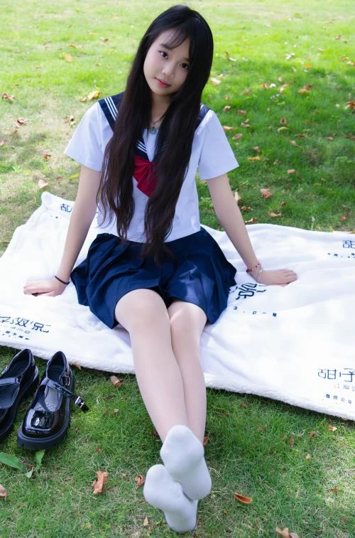 甜予摄影-小橙子-户外JK超短裙白棉袜 [133P1V-1.8G百度网盘] [133p1v-1.8g]