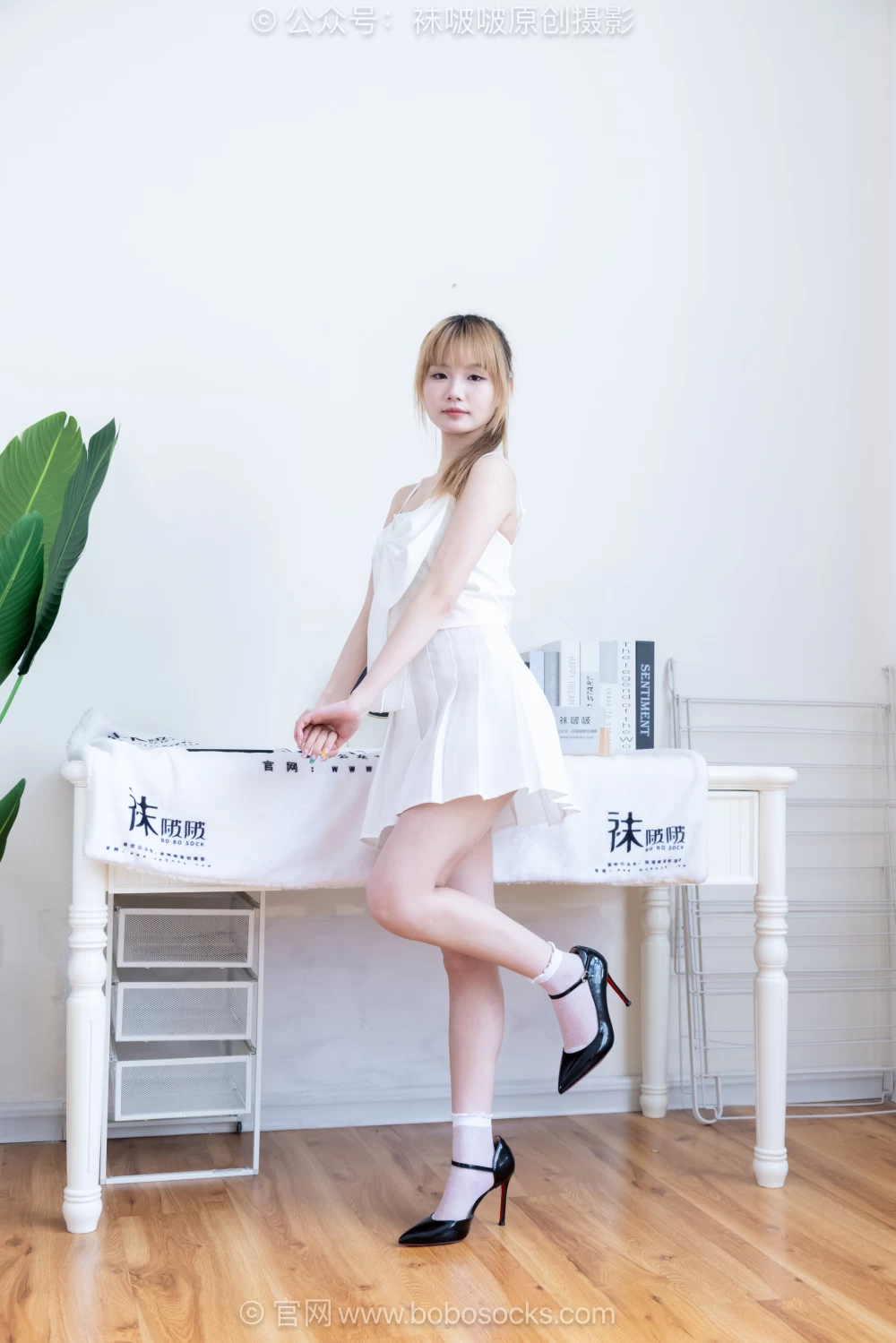 BoBoSocks袜啵啵 NO.785 甜甜圈-高跟凉鞋、薄肉丝、波点短白丝 [288P，1V-12GB]