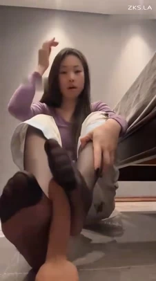 凹凸曼 - 一边自慰一边舔食脚底浓稠的痰液在快感高潮中 [1V-240MB]