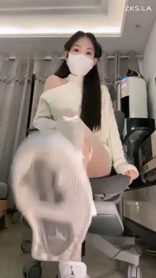 菜小心 - 学姐的宿舍 1 我的废物学长 整个宿舍充满了学姐 [1V-353MB]