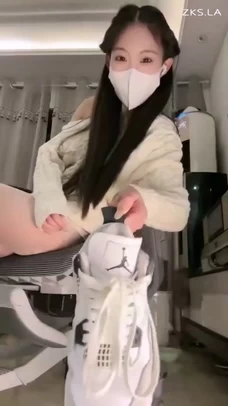 菜小心 - 学姐的宿舍 1 我的废物学长 整个宿舍充满了学姐 [1V-353MB]